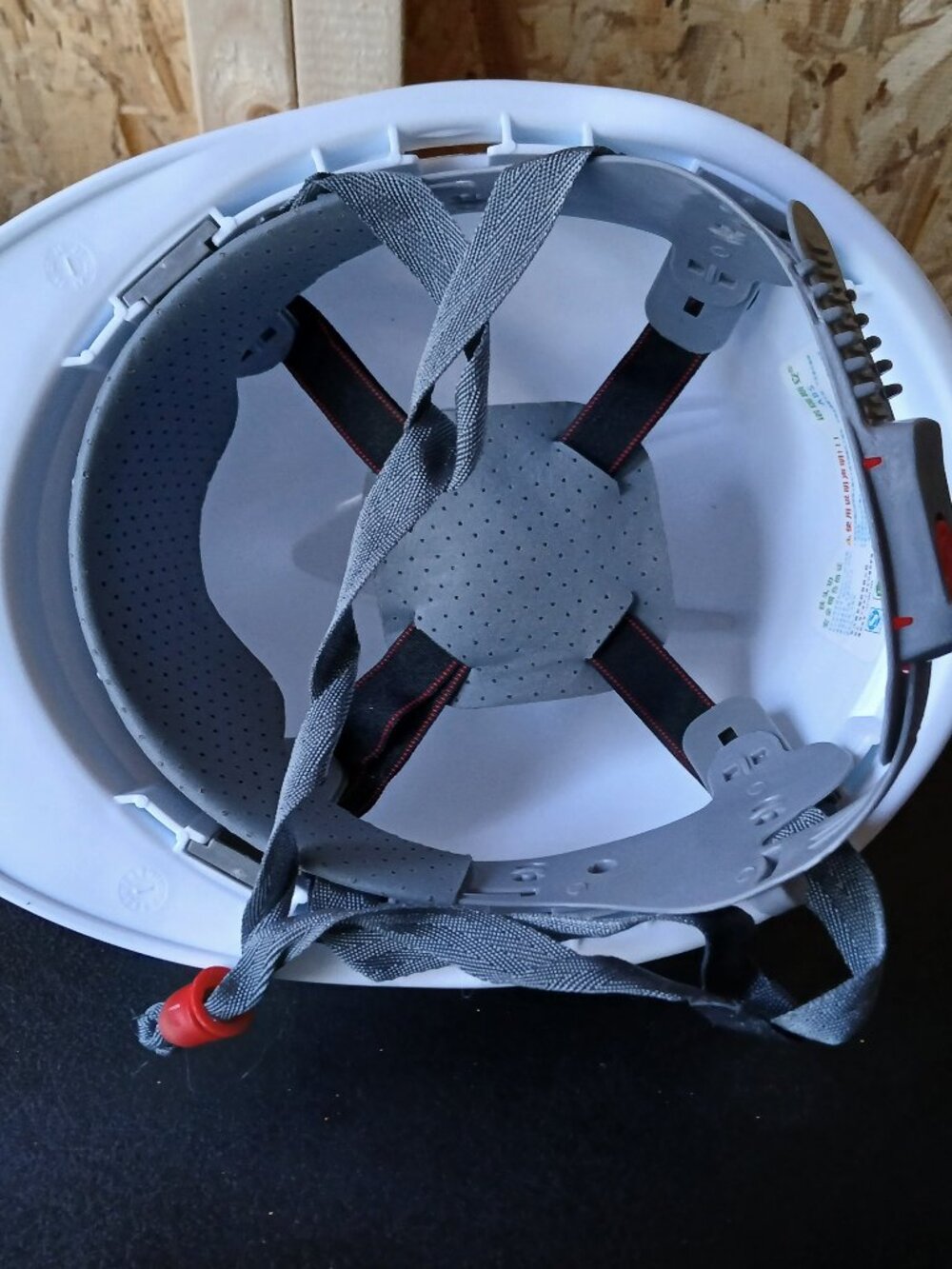 V-Guard Safety Hard Hat - Picture 4 of 4